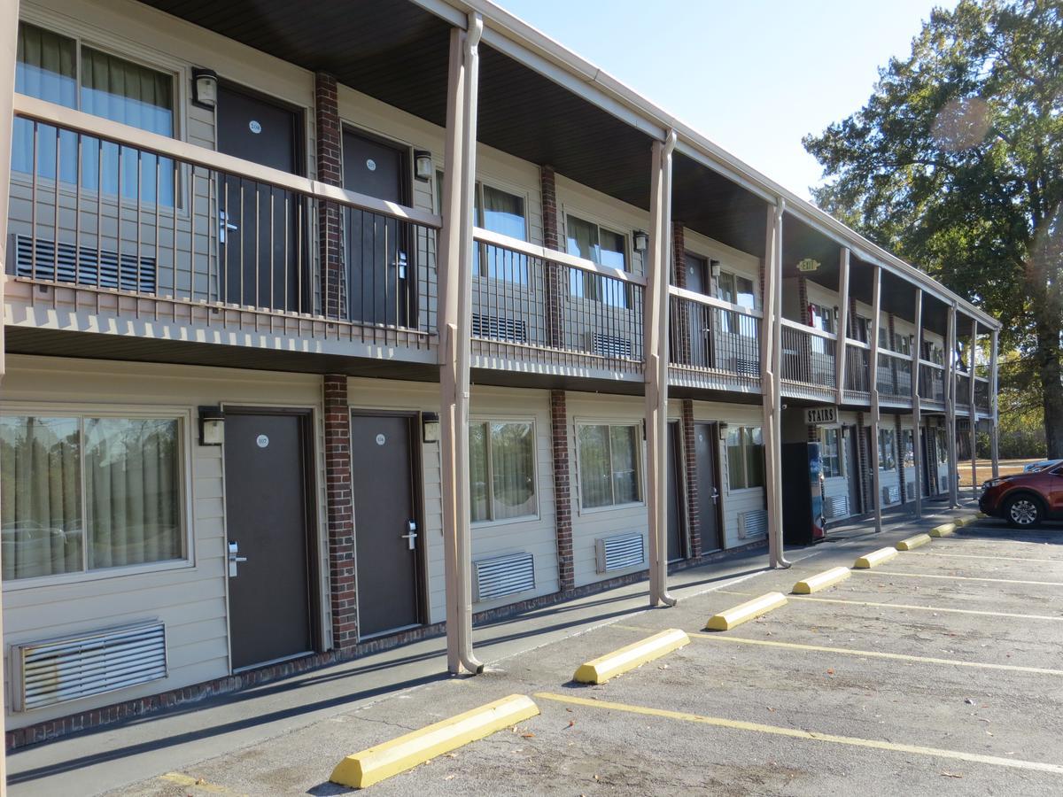 غادسدن Redwood Inn المظهر الخارجي الصورة