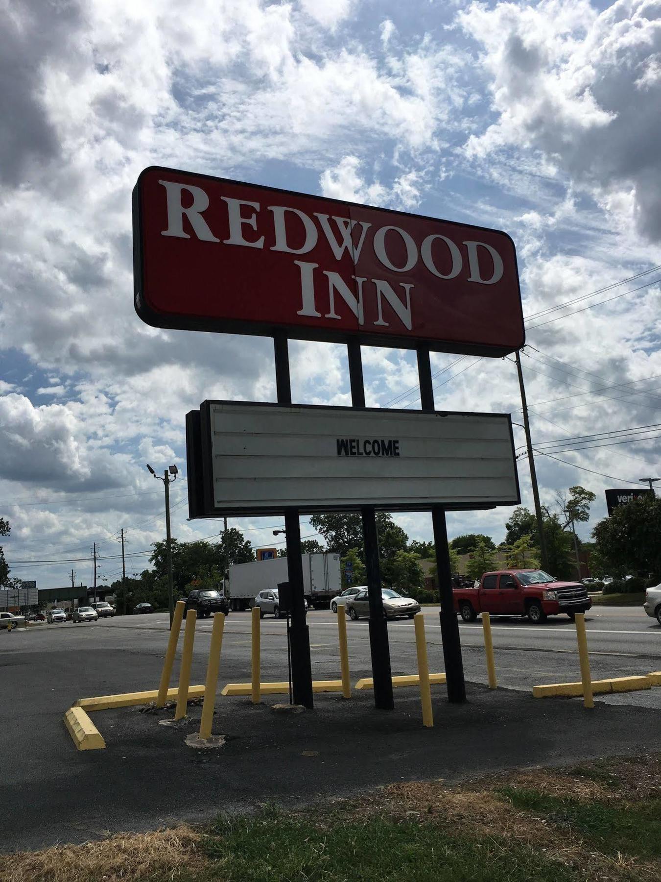غادسدن Redwood Inn المظهر الخارجي الصورة